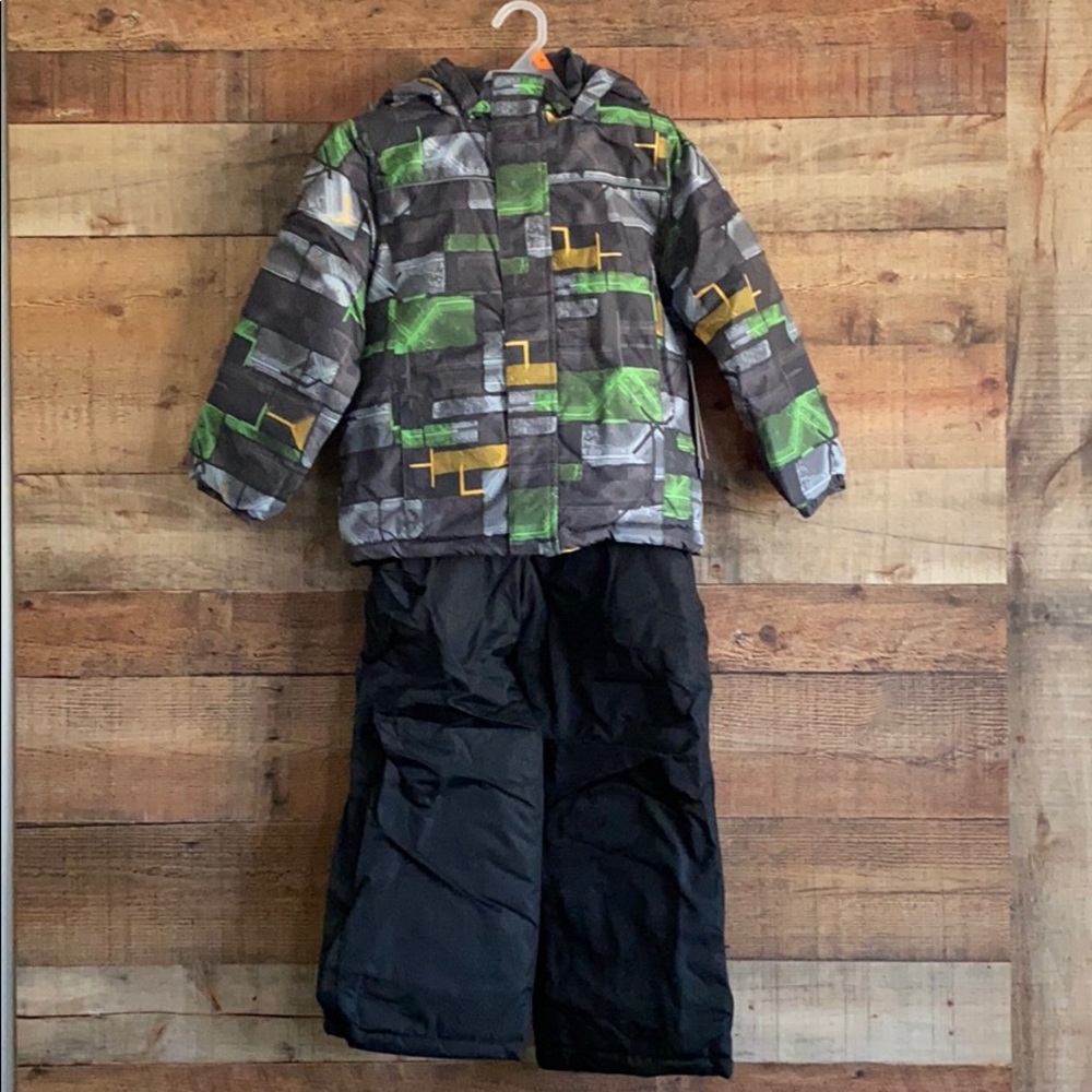 Iceberg size M(6) two piece snow suit - NWT